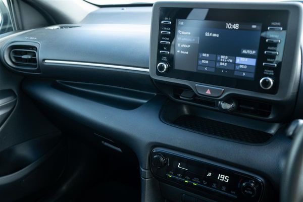 2020 Toyota Yaris 1.5X HYBRID NEW SHAPE BLUETOOTH Carousel 17
