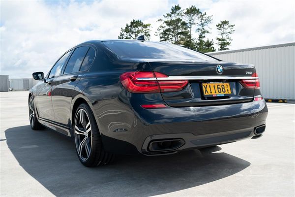 2019 BMW 740i MOTORSPORT LUXURY FLAGSHIP Carousel 9