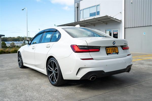 2019 BMW 330i MOTORSPORT M-SPORT IMMACULATE Carousel 7