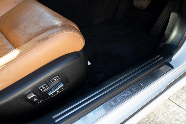 2013 Lexus LS 600 LS600h 5.0L V8 VERSION C Carousel 14
