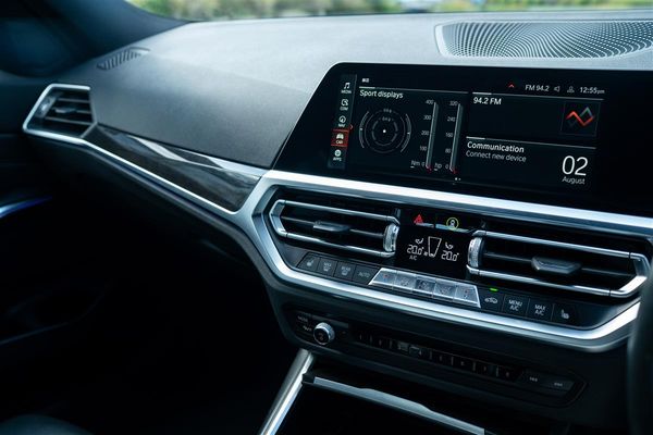 2019 BMW 330i MOTORSPORT M-SPORT IMMACULATE Carousel 18