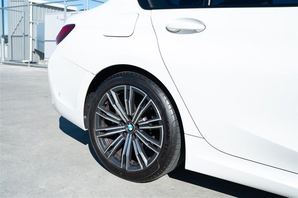 2019 BMW 320i MOTORSPORT M-SPORT GRADE 4.5 Carousel 4