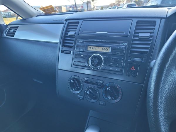 Nissan Tiida Latio Carousel 9
