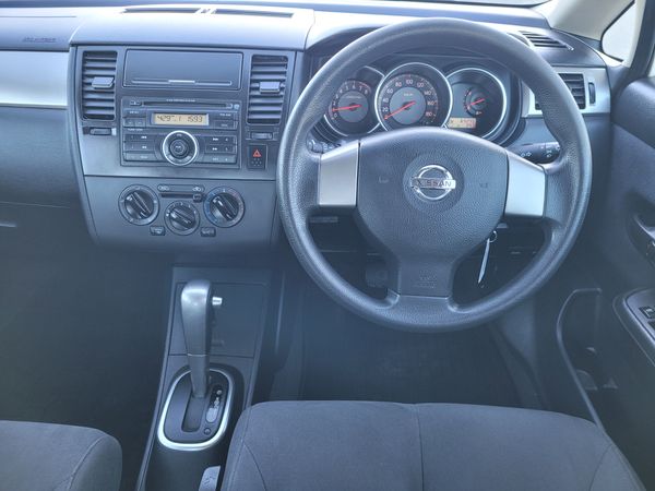 Nissan Tiida Latio Carousel 7