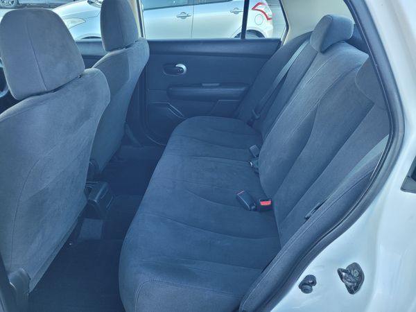 Nissan Tiida Latio Carousel 6