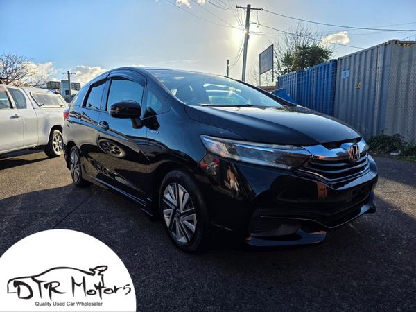 2015 Honda Shuttle Hybrid, Reversing Camera & Cruise Control !