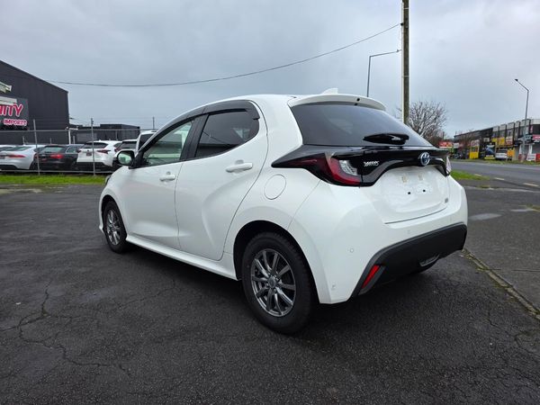 2021 Toyota Yaris Hybrid X with Reversing Camera, Parking Sensors, Cruise Control ! Carousel 13