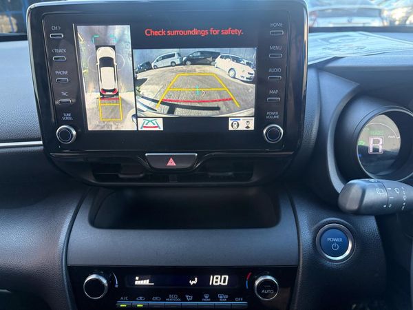 2021 Toyota YARIS CROSS HYBRID G Carousel 6