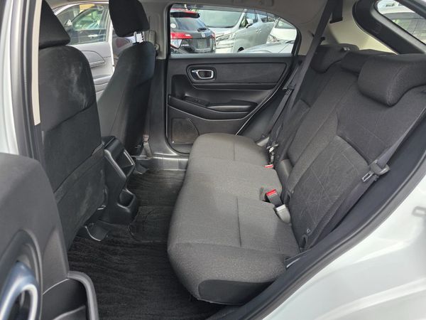 2021 Honda Vezel E-HEV Z Model with Reversing Camera, Parking Sensors, Cruise Control ! Carousel 5