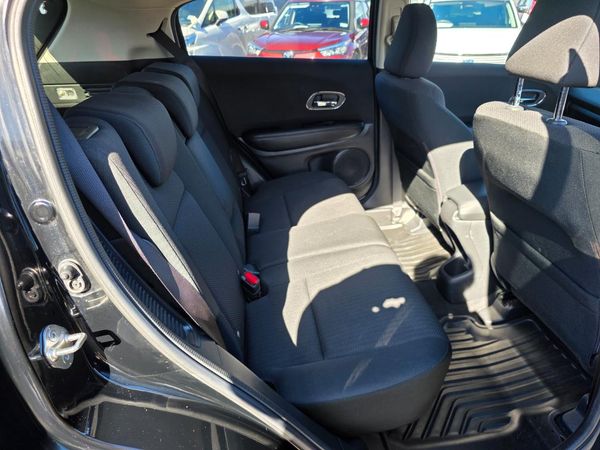 2014 Honda Vezel Hybrid X with Reversing Camera, Cruise Control ! Carousel 3