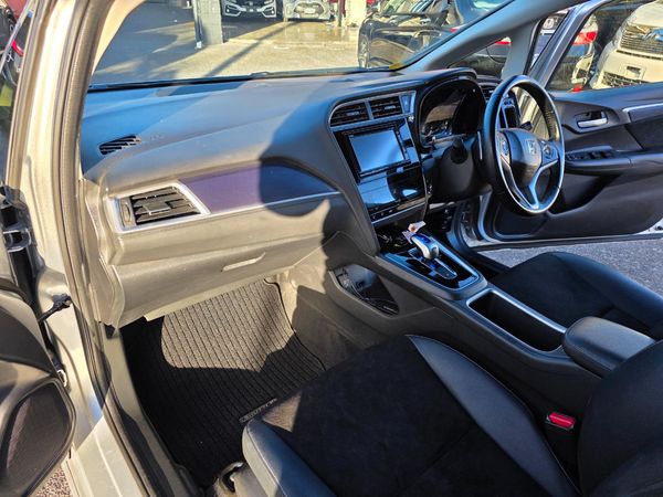 2015 Honda Fit Shuttle Hybrid X with Reversing Camera, Cruise Control Low Kms ! Carousel 6