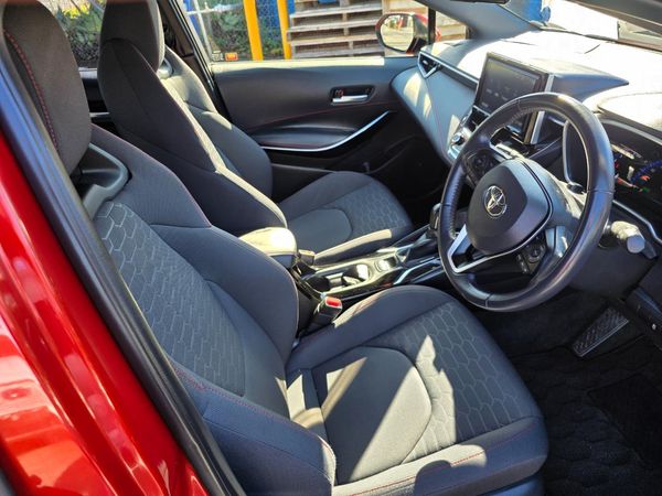 2018 Toyota Corolla Sports Hybrid with Reversing Camera, Parking Sensors, Cruise Control ! Carousel 2