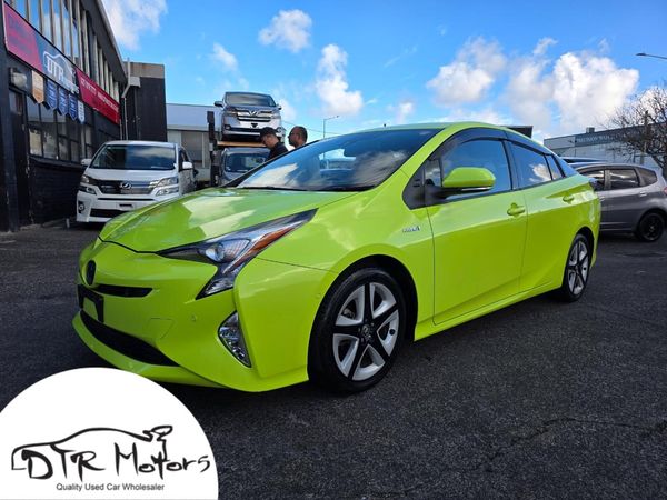 2016 Toyota Prius Newshape Hybrid with Reversing Camera, Parking Sensors, Cruise Control !