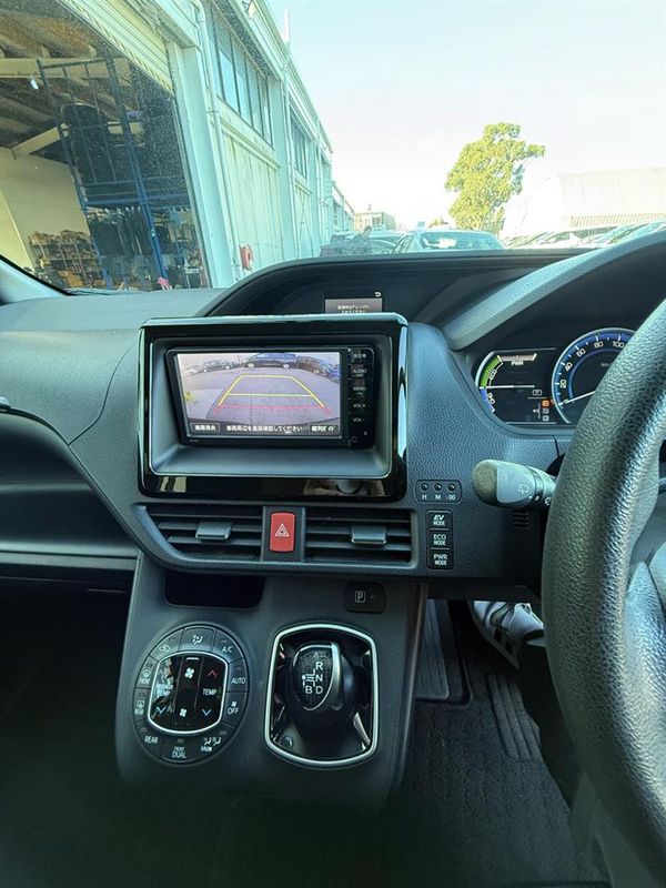 2015 Toyota Noah HYBRID X Carousel 16
