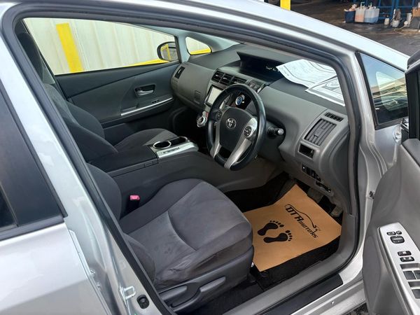 2013 Toyota Prius ALPHA G 7SEAT Carousel 1