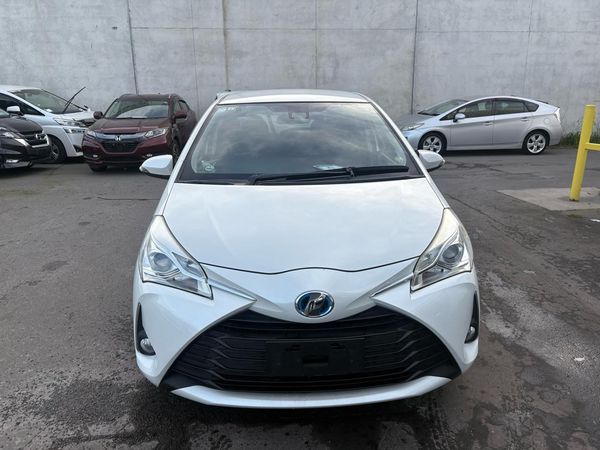 2017 Toyota Vitz hybird Carousel 9