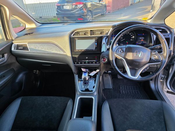 2015 Honda Fit Shuttle Hybrid X with Reversing Camera, Cruise Control Low Kms ! Carousel 1