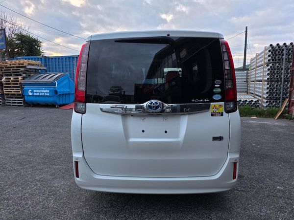 2014 Toyota Noah Hybrid 7 Seaters with Reversing Camera, Parking Sensors ! Carousel 15