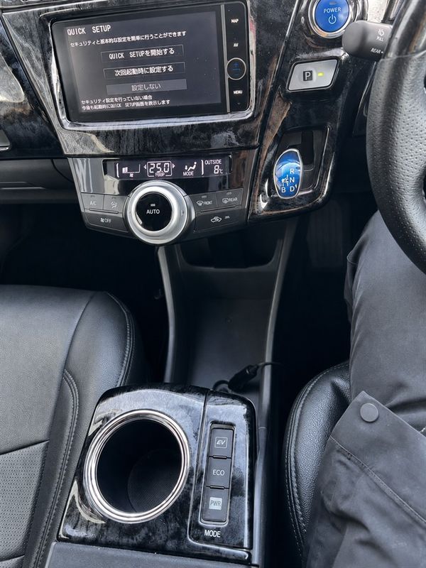 2012 Toyota Prius ALPHA S Carousel 3