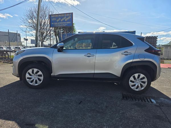 2022 Toyota YARIS CROSS Hybrid X with Reversing Camera, Parking Sensors, Cruise Control ! Carousel 7