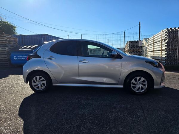 2021 Toyota Yaris Hybrid X with Reversing Camera, Parking Sensors, Cruise Control ! Carousel 10