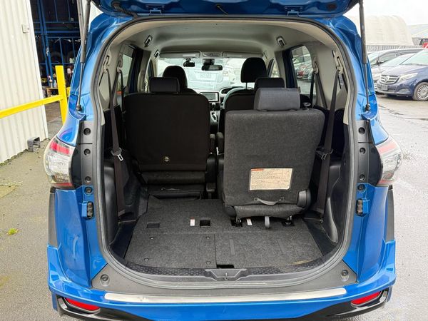 2016 Toyota SIENTA HYBRID G Carousel 10