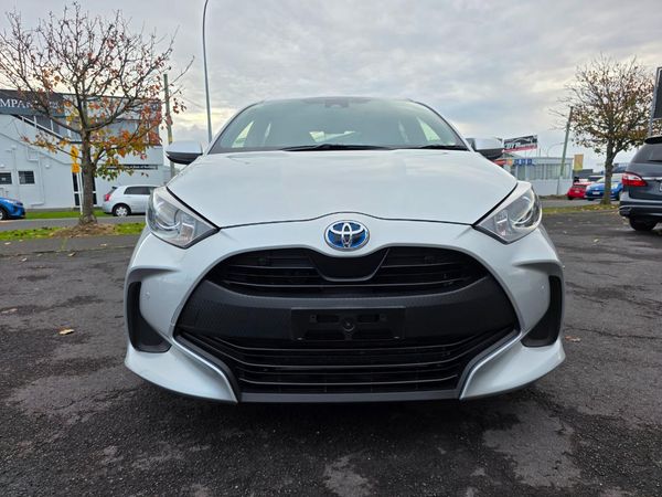 2021 Toyota Yaris Hybrid X with Reversing Camera, Parking Sensors, Cruise Control ! Carousel 8