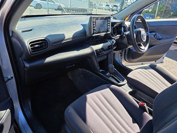 2022 Toyota YARIS CROSS Hybrid X with Reversing Camera, Parking Sensors, Cruise Control ! Carousel 12