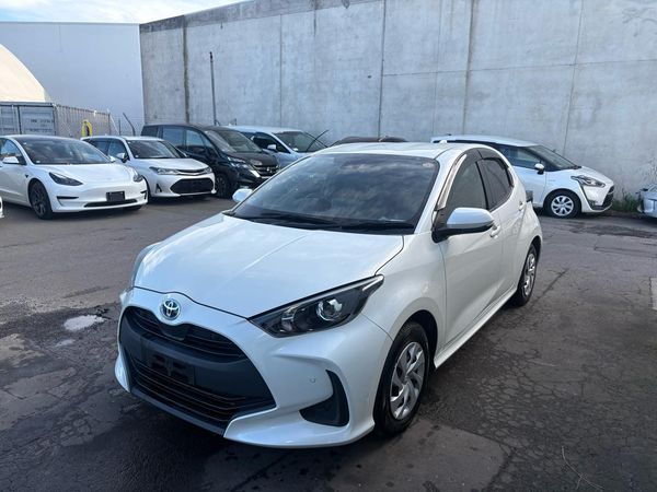 2020 Toyota Yaris Hybrid X Carousel 7