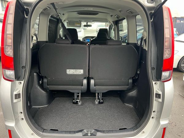 2015 Toyota ESQUIRE XI Carousel 7