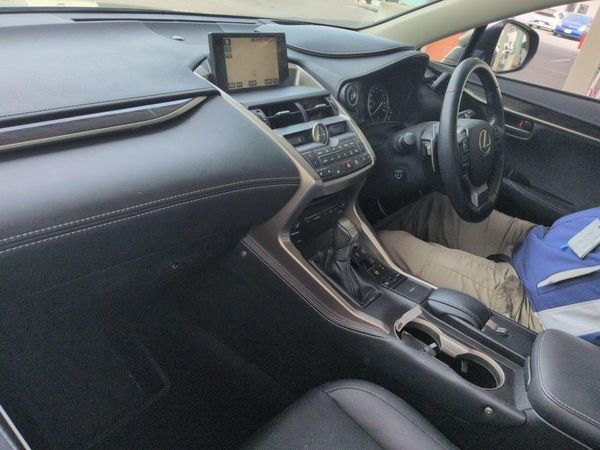 2014 Lexus NX NX300H VERSION L Carousel 2