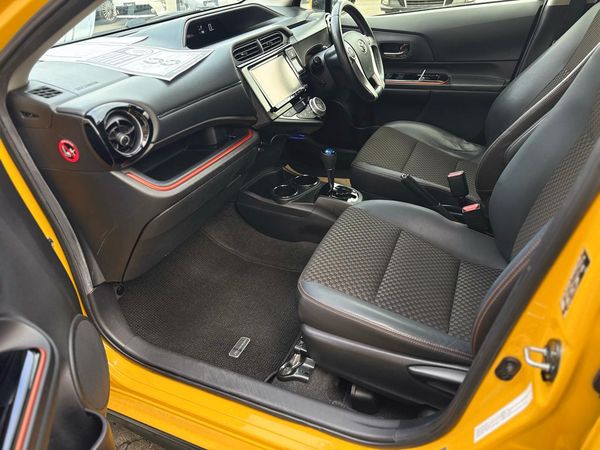 2015 Toyota Aqua X-URBAN Carousel 4