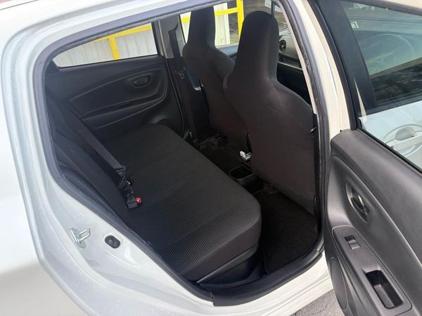 2017 Toyota Vitz hybird Carousel 16