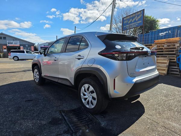 2022 Toyota YARIS CROSS Hybrid X with Reversing Camera, Parking Sensors, Cruise Control ! Carousel 6