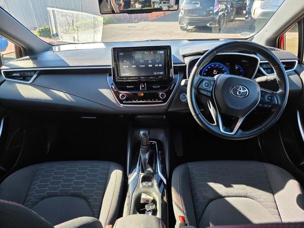 2018 Toyota Corolla Sports Hybrid with Reversing Camera, Parking Sensors, Cruise Control ! Carousel 1