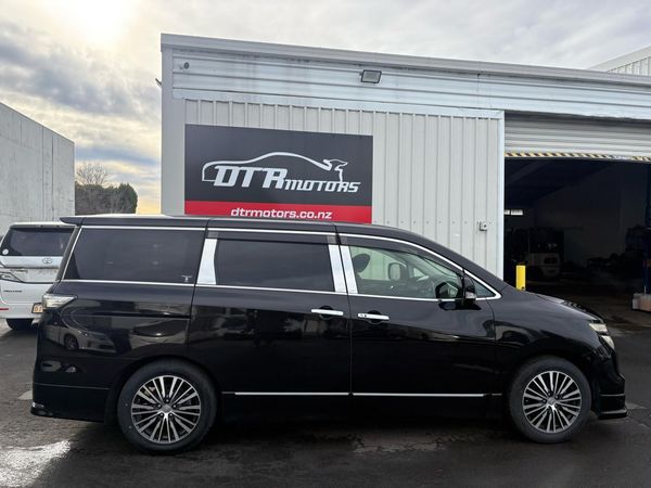 2015 Nissan ELGRAND 250 HIGHWAY STAR Carousel 14