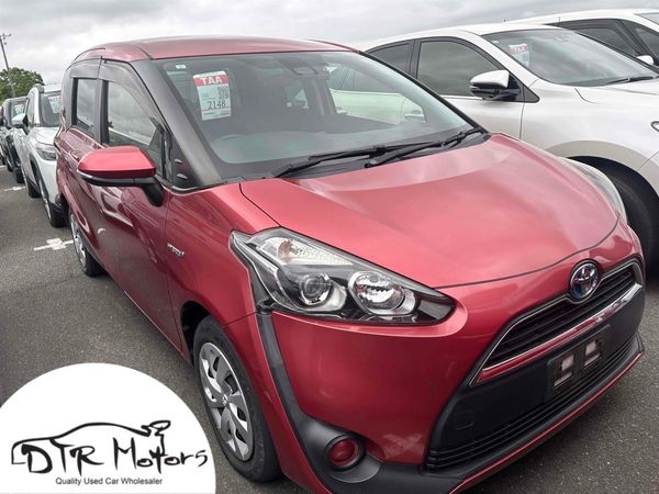 2017 Toyota SIENTA Hybrid 7 Seaters !