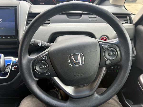 2017 Honda FREED HYBRID Carousel 6