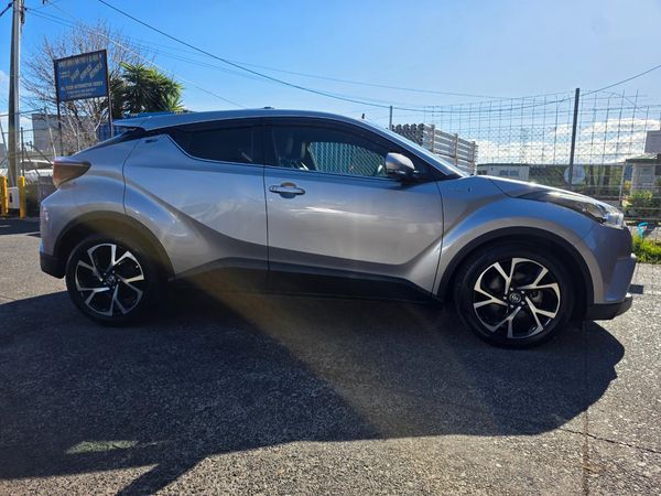 2017 Toyota C-HR Hybrid G Model with Reversing Camera, Parking Sensors, Cruise Control ! Carousel 10