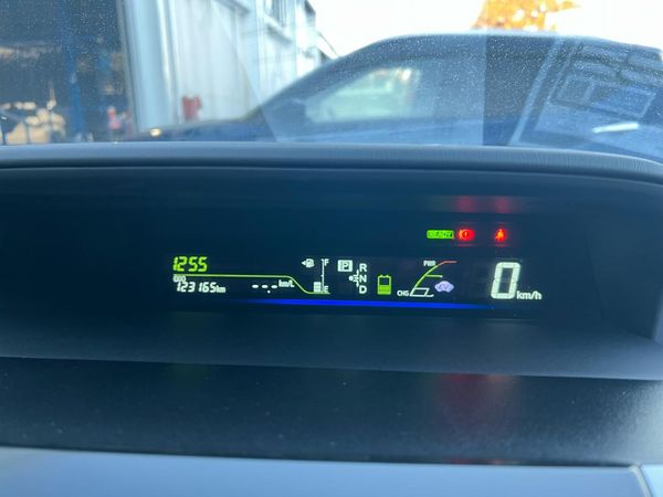 2012 Toyota Prius ALPHA S Carousel 14