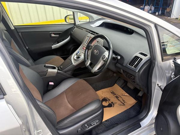 2013 Toyota Prius Hybrid Low Kms Carousel 1