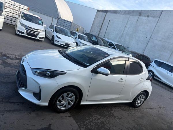 2020 Toyota Yaris Hybrid X Carousel 8