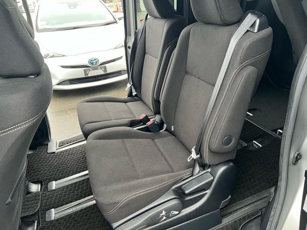 2015 Toyota ESQUIRE XI Carousel 4