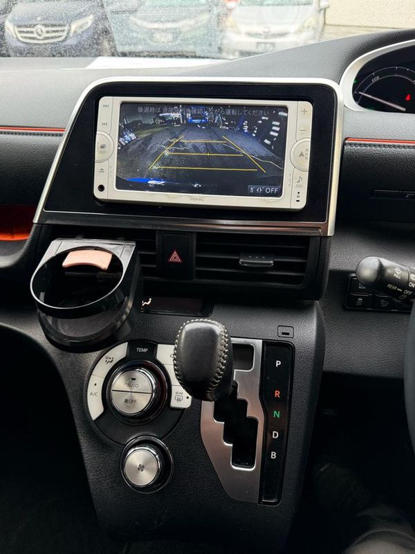 2016 Toyota SIENTA HYBRID G Carousel 2