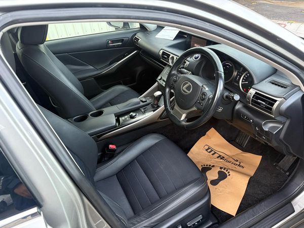 2013 Lexus IS 300H 2.5L Hybrid! Leather seats Carousel 2