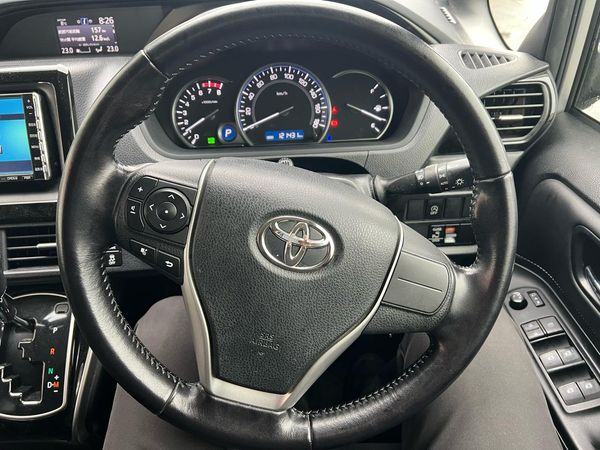 2015 Toyota ESQUIRE XI Carousel 17