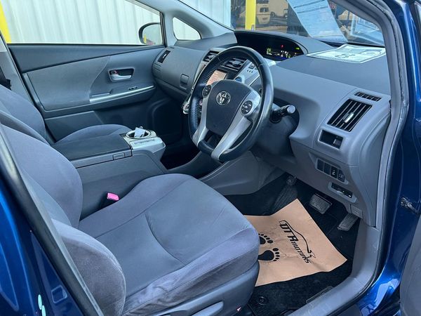 2012 Toyota Prius ALPHA S Carousel 4