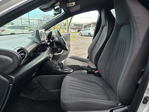 2021 Toyota Yaris Hybrid X with Reversing Camera, Parking Sensors, Cruise Control ! Carousel 5