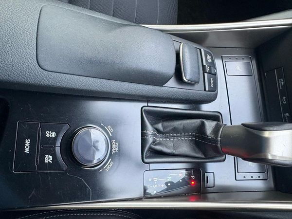 2013 Lexus IS 300H 2.5L Hybrid! Leather seats Carousel 5
