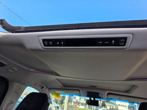 2015 Toyota VELLFIRE 7 Seaters with Loads of Features ! Carousel 4